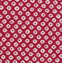 motif kanoko blanc sur fond rouge - source : PolinaCouture