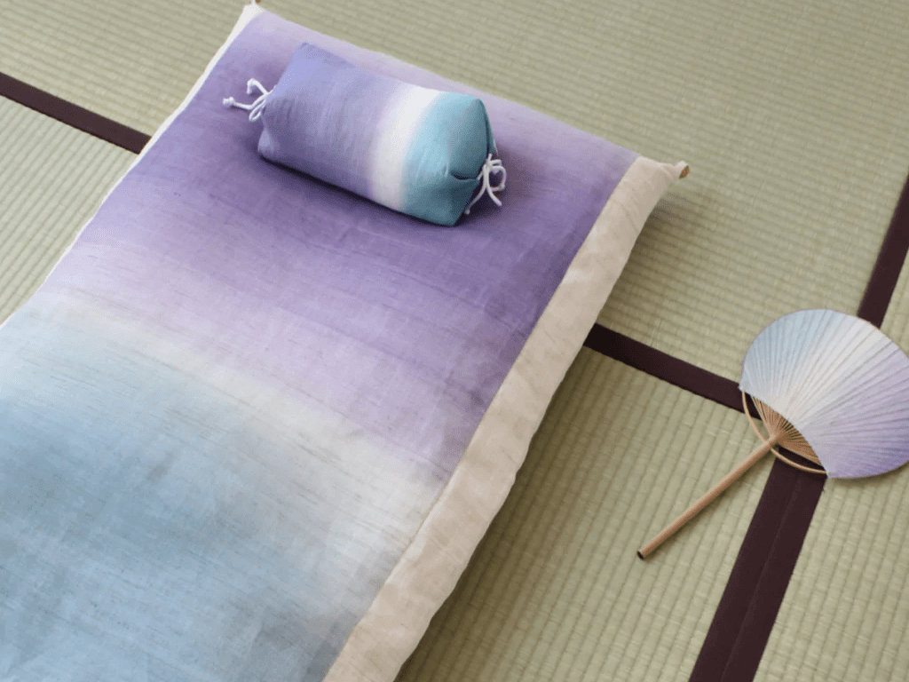 Véritable futon pour la sieste gorone futon sur tatami fabriqué par l’atelier Takaokaya — source site officiel de Takaokaya