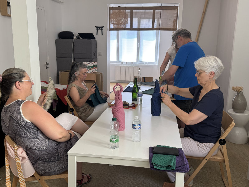 Les participants de l'atelier furoshiki de Konjaku
