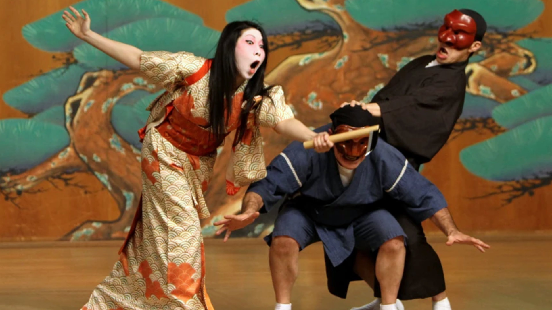 Acteurs japonais en pleine représentation de théatre Kyogen