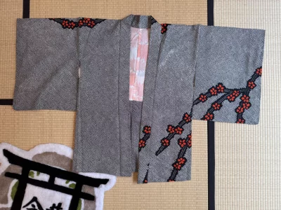 Haori en soie seconde main - shibori gris déco branche de prunier