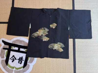 Haori en soie seconde main - noir déco éventails