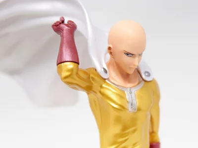Figurine One Punch Man - Saitama effet m&eacute;tallique
