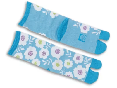 Chaussettes japonaises tabi Fleurs blanches sur fond bleu ciel 23-25cm