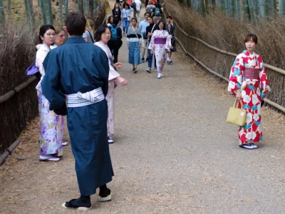 Messieurs, vous aussi vous pouvez adopter le style élégant des kimonos japonais 