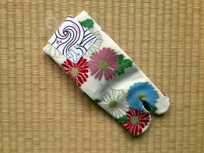 Chaussettes Tabi Chrysanthèmes fond blanc 23-25cm