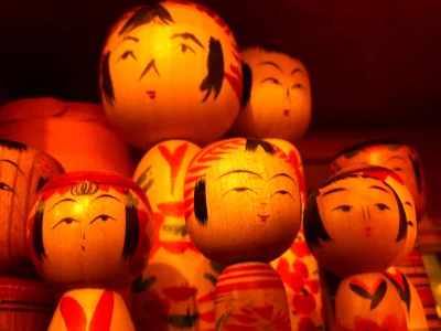 Kokeshi : histoire et fabrication de la célèbre poupée japonaise
