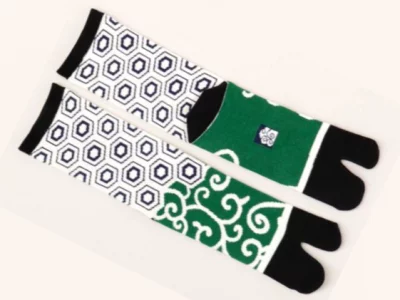 Chaussettes tabi arabesques et écailles sur fond vert 25-28cm