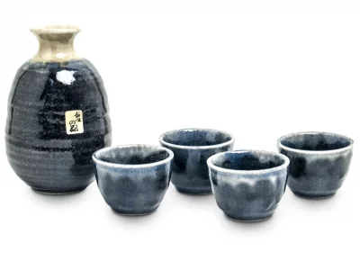 Service à saké bleu et verre d'eau (tokuri + 4 tasses)
