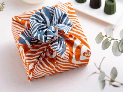 Furoshiki Isa Monyo - Camelia Orange & Bleu réversible | 48 cm