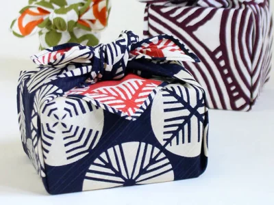 Furoshiki Isa Monyo - Pins rouge & bleu réversible | 48 cm