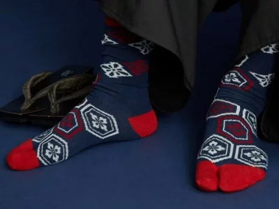 Chaussettes Hexagones blanc sur fond bleu 25-28cm