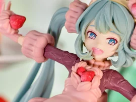 Figurine Vocaloid - Hatsune Miku - Cake chocolat & fraises